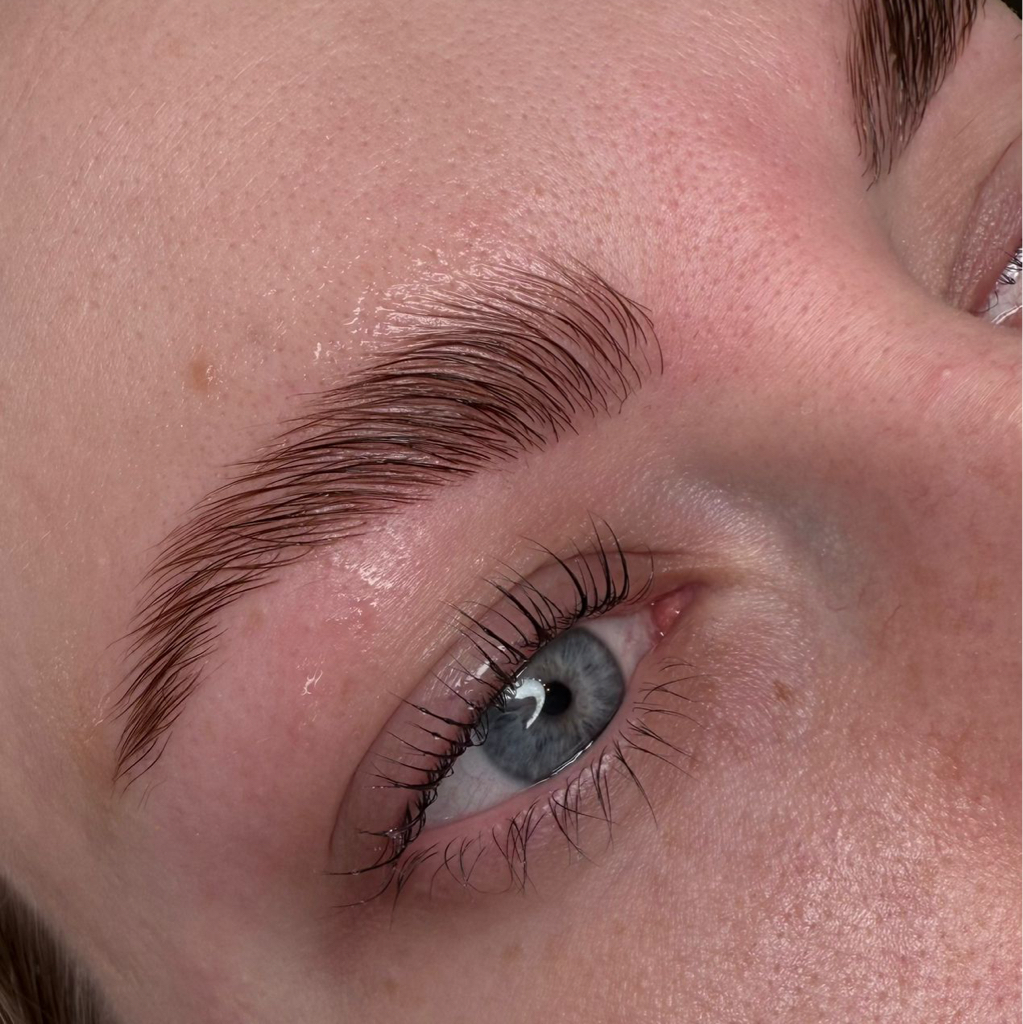 Ламинирование ресниц+ окрашивание и коррекция бровей