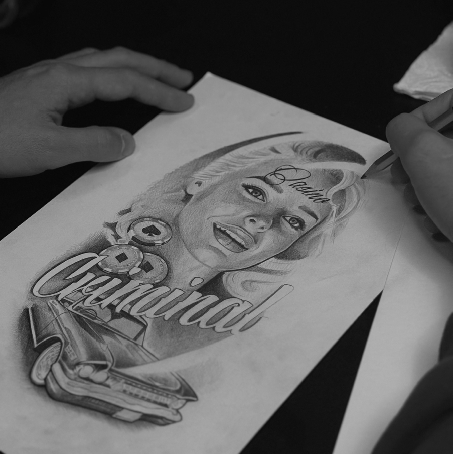 Черно-белая татуировка