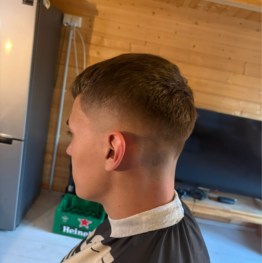 Männer Haarschnitt + Bart
•Großer Termin