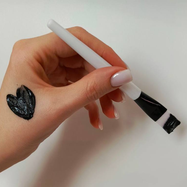 Карбоновый пилинг: кисти рук