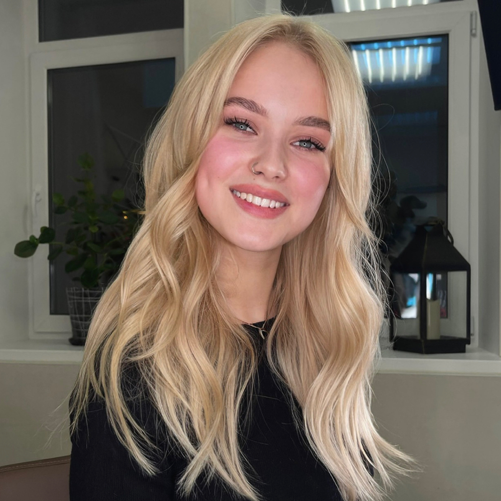 Осветление корней красителем, до 2 см + тонирование волос