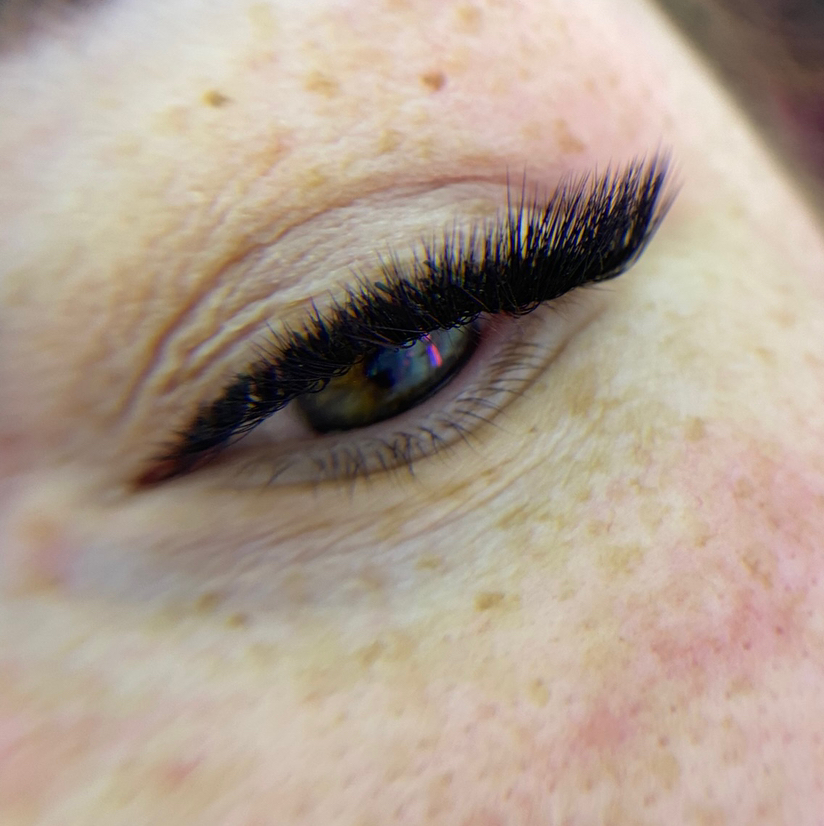 Наращивание ресниц 4d