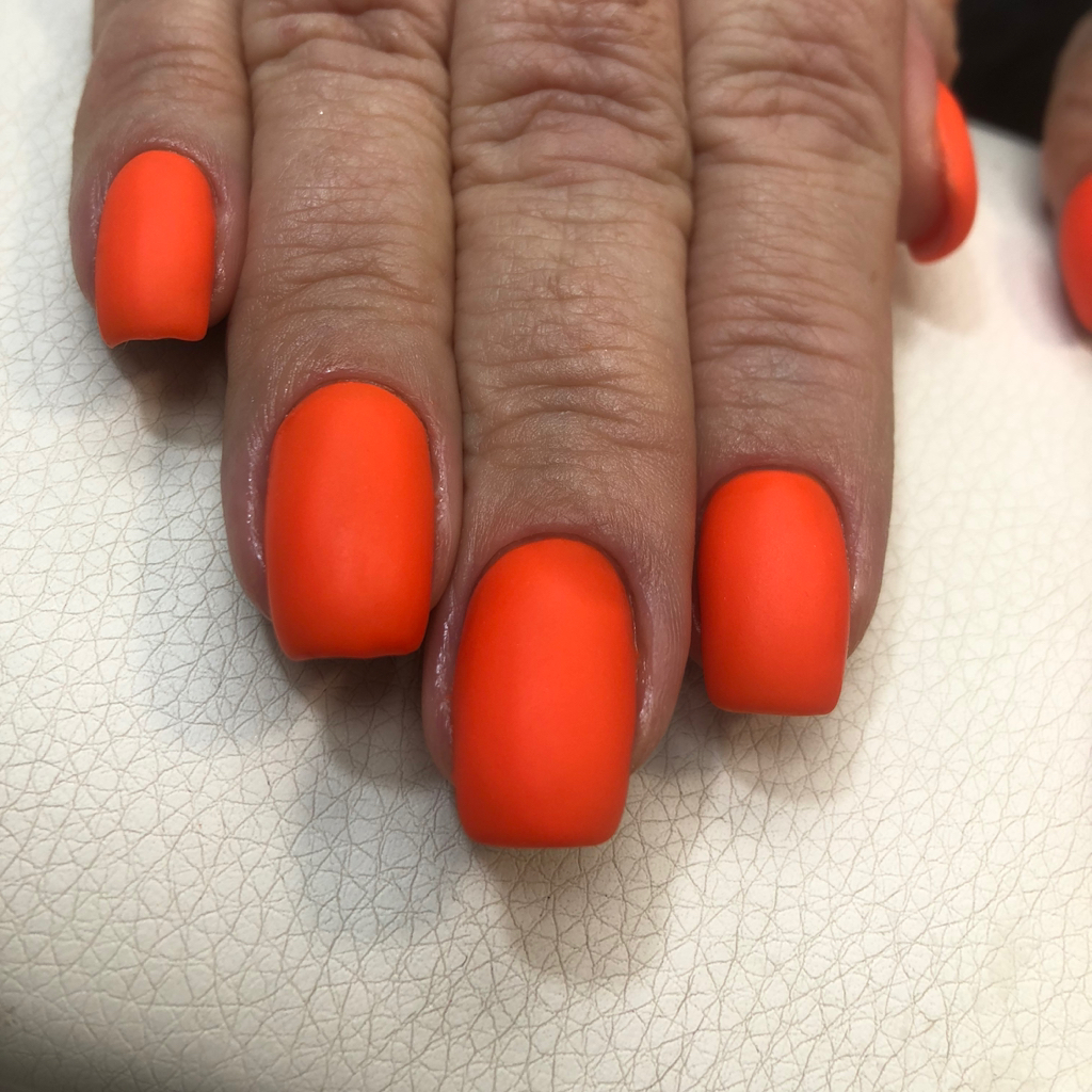 Маникюр с однотонным покрытием