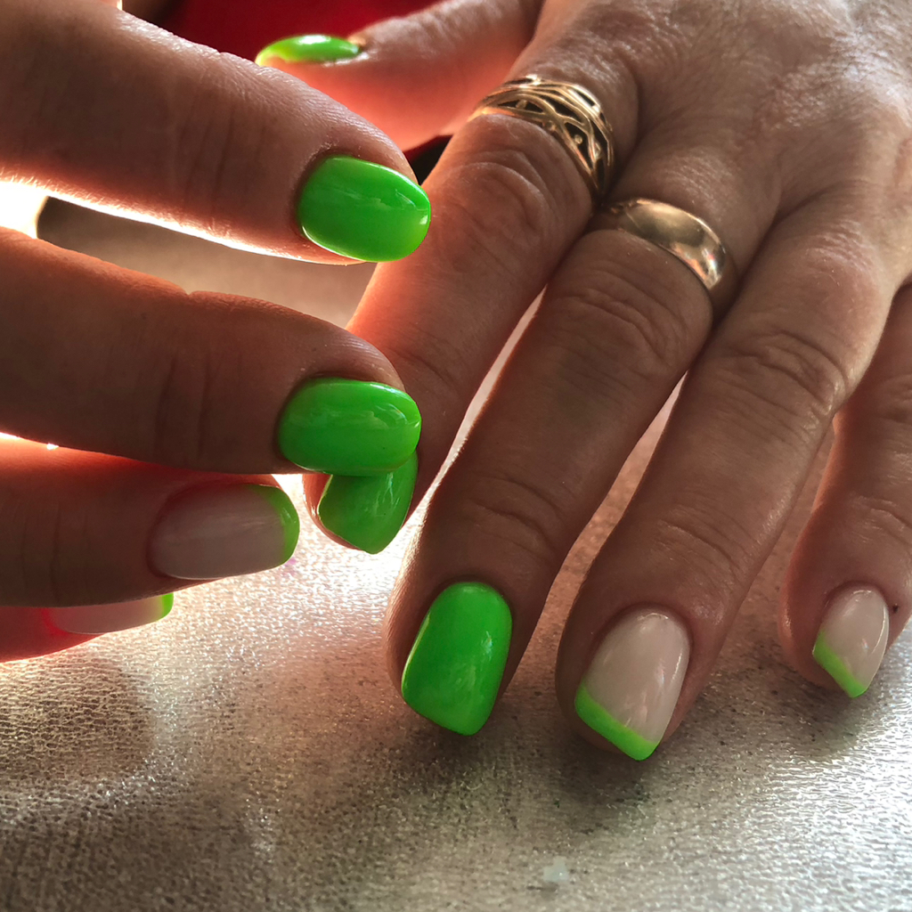 Маникюр с покрытием  гель-лак френч