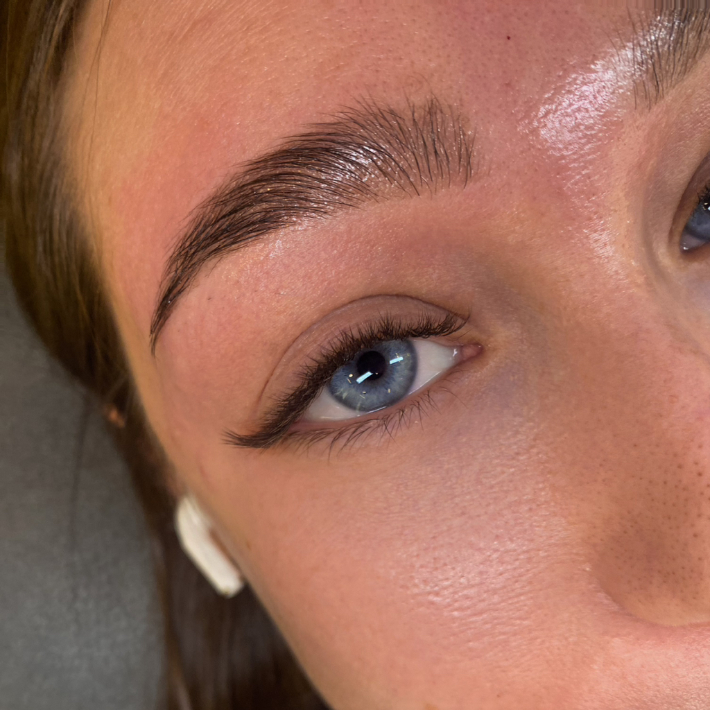 Объемное наращивание ресниц (1,5D)