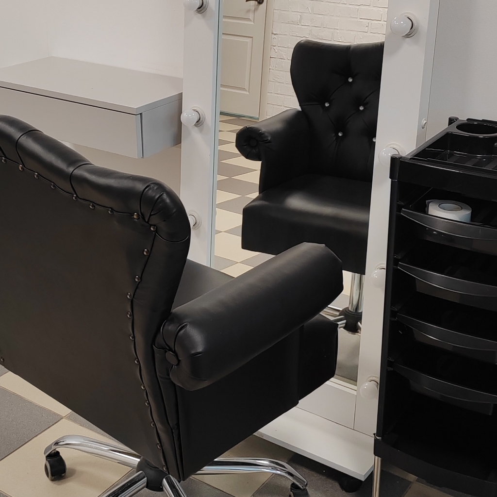Парикмахерское кресло