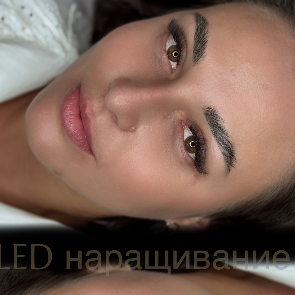 Наращивание ресниц 2D объема
