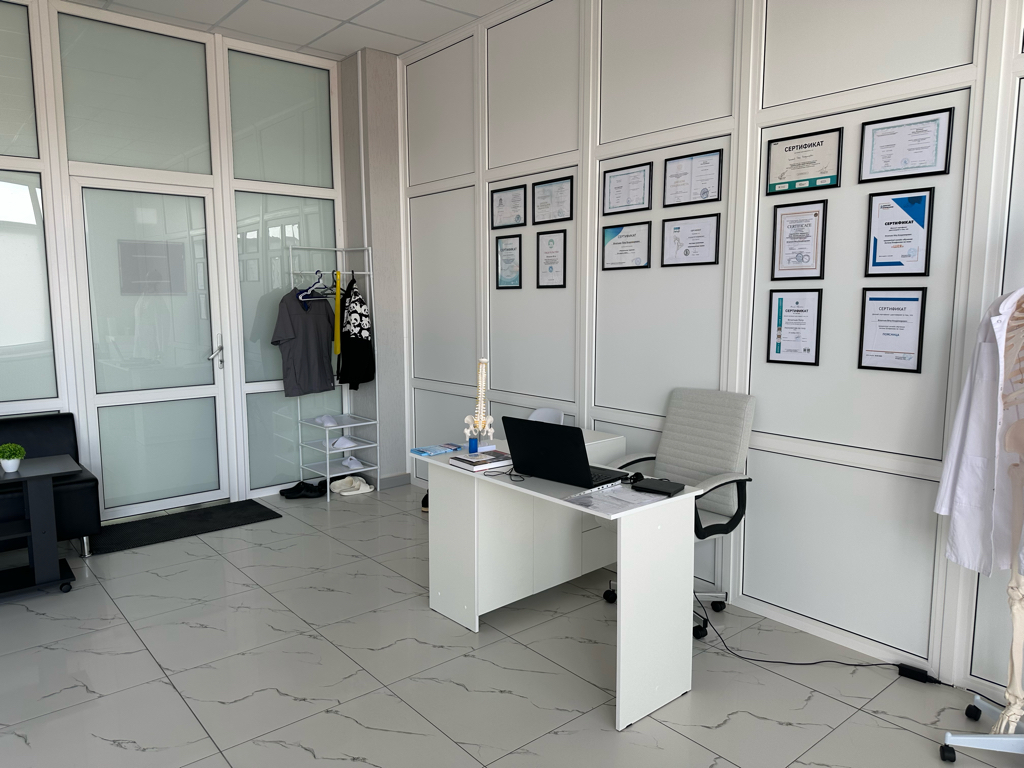 Көптеген ақ қыздармен порно