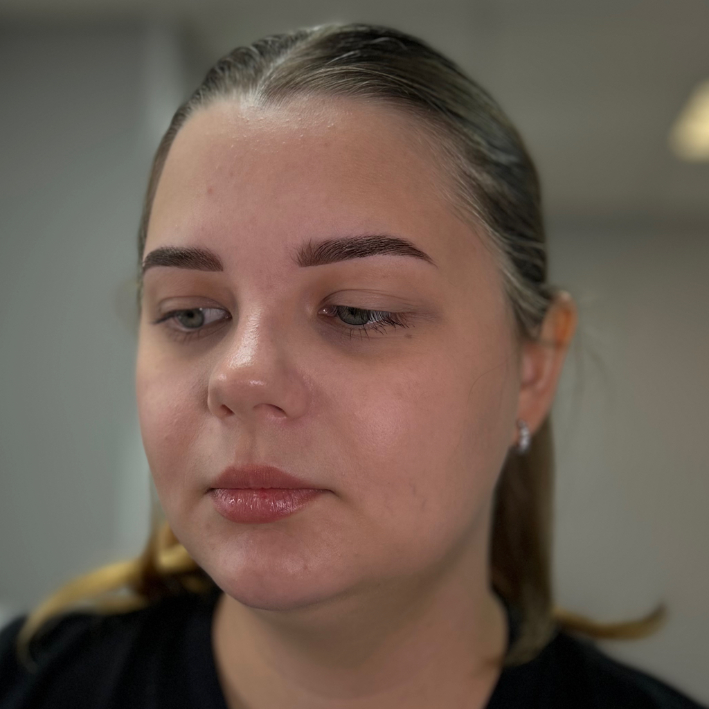 Окрашивание бровей