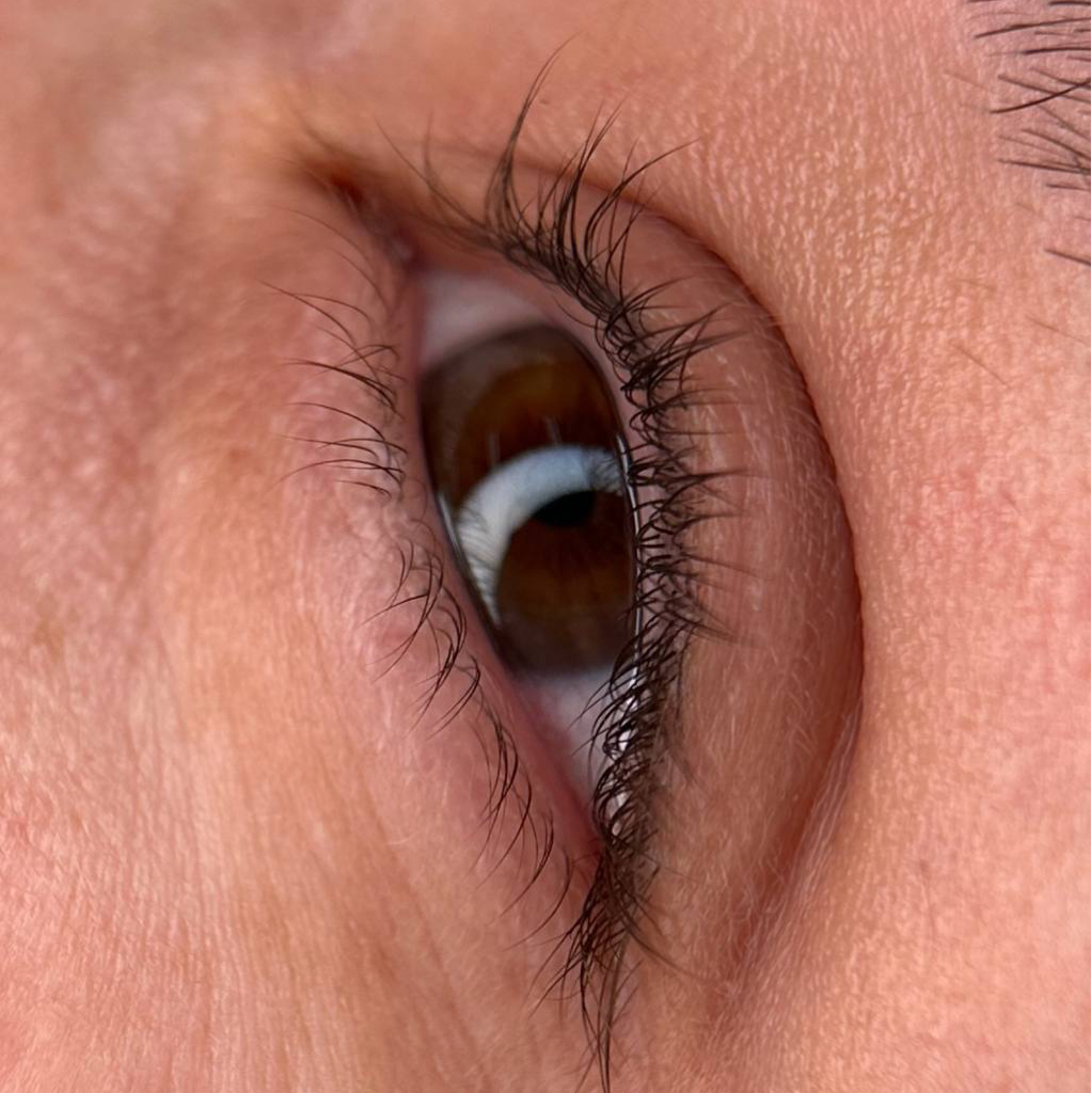 Перманентный макияж межресничное пространство