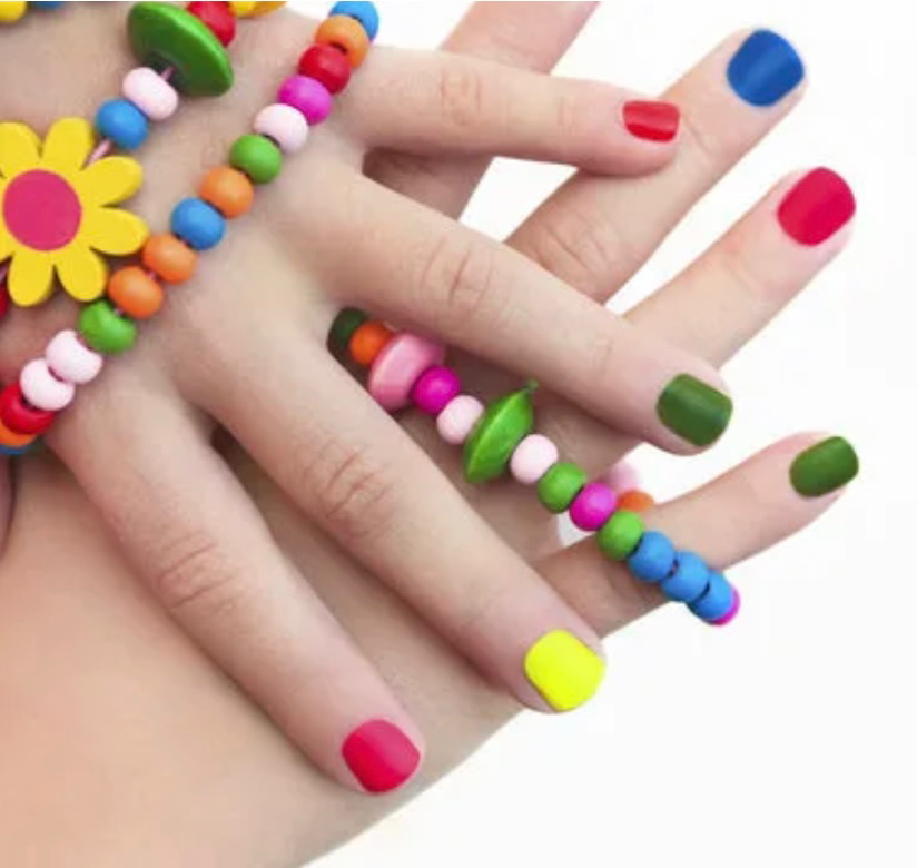 Детский маникюр, покрытие лаком