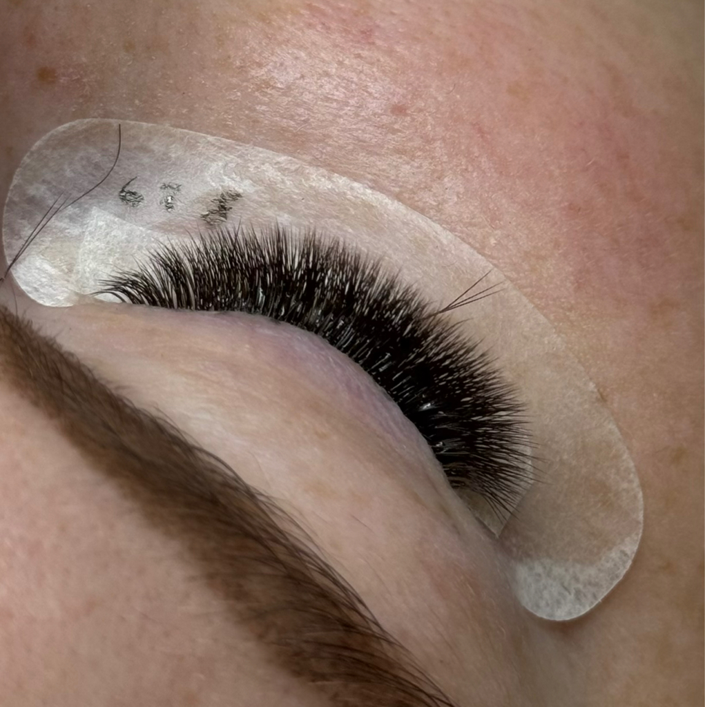 Снятие ресниц