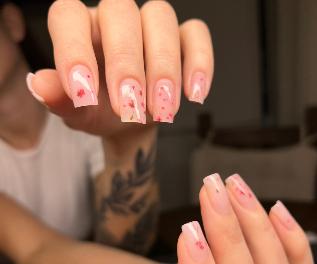 Маникюр с покрытием и дизайн