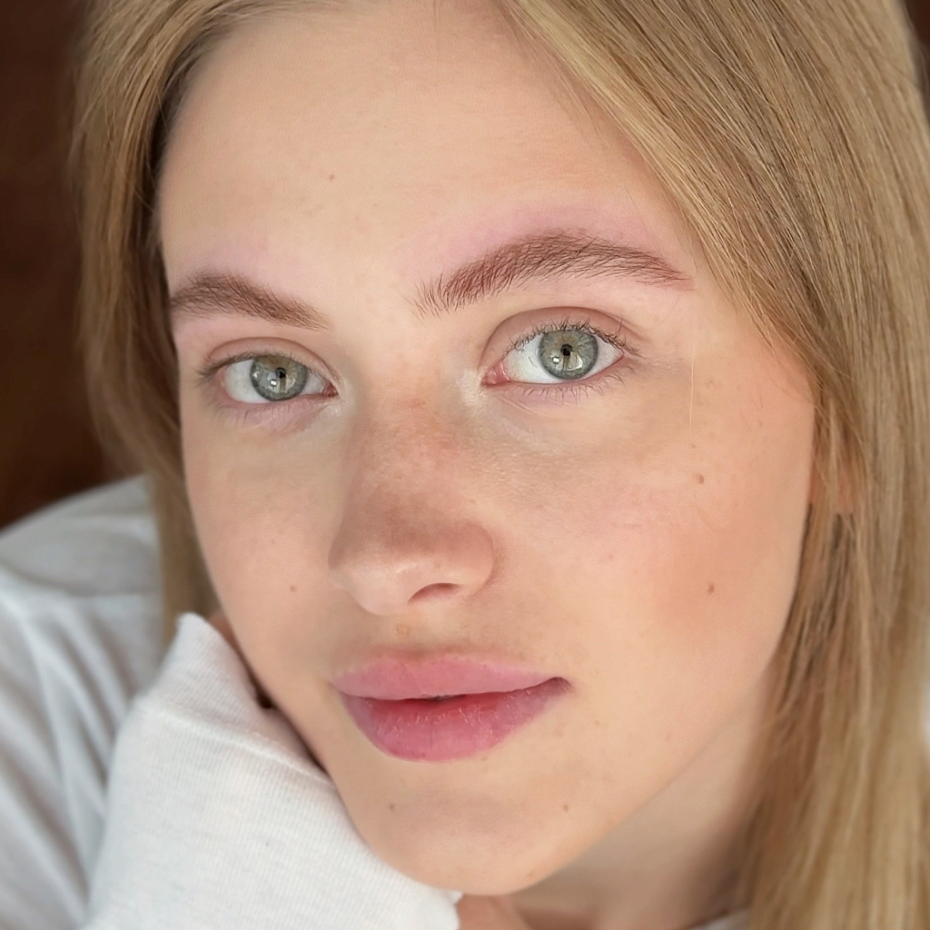 Коррекция бровей (удаление волосков с помощью воска/пинцета)