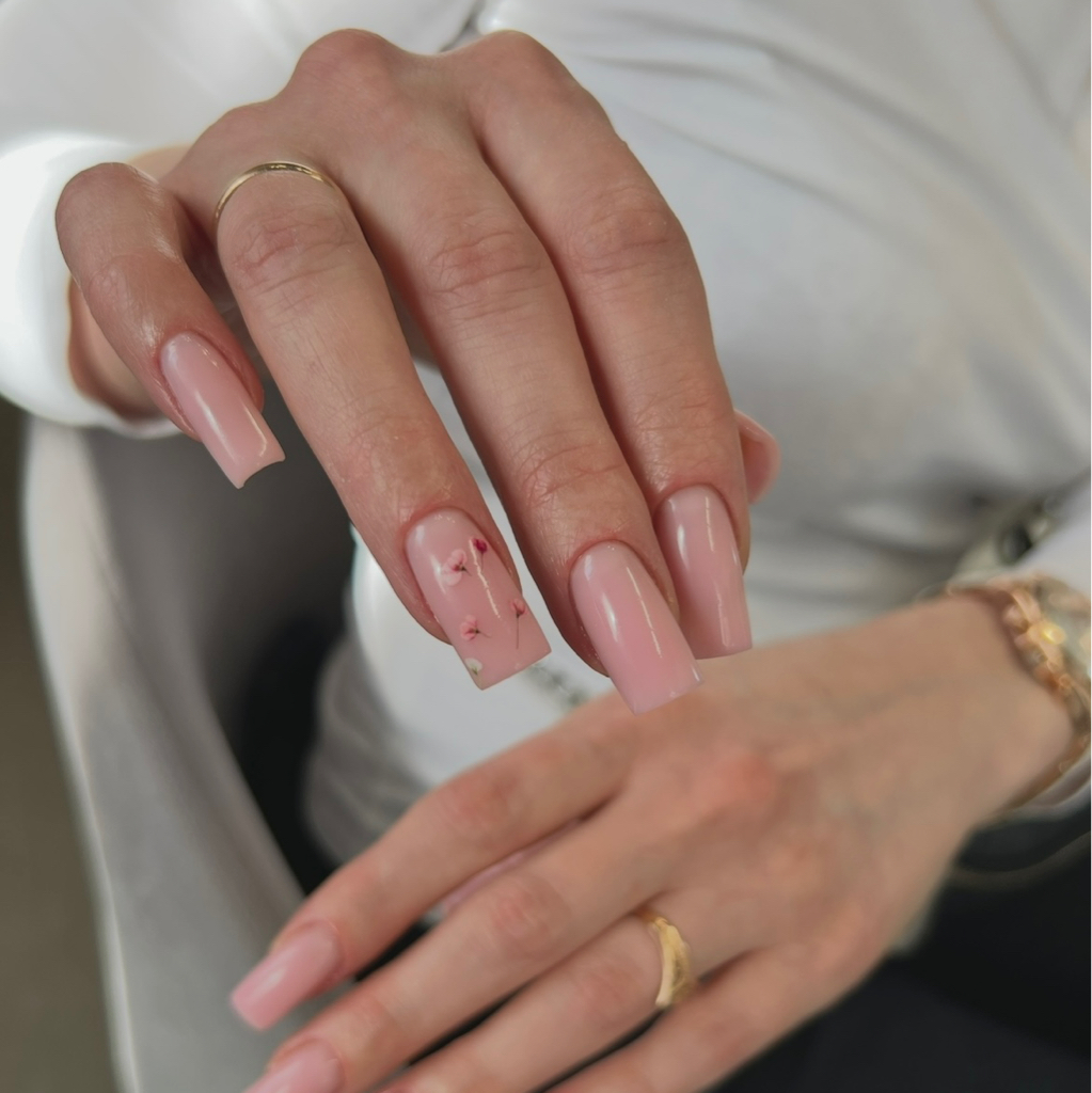 Наращивание ногтей