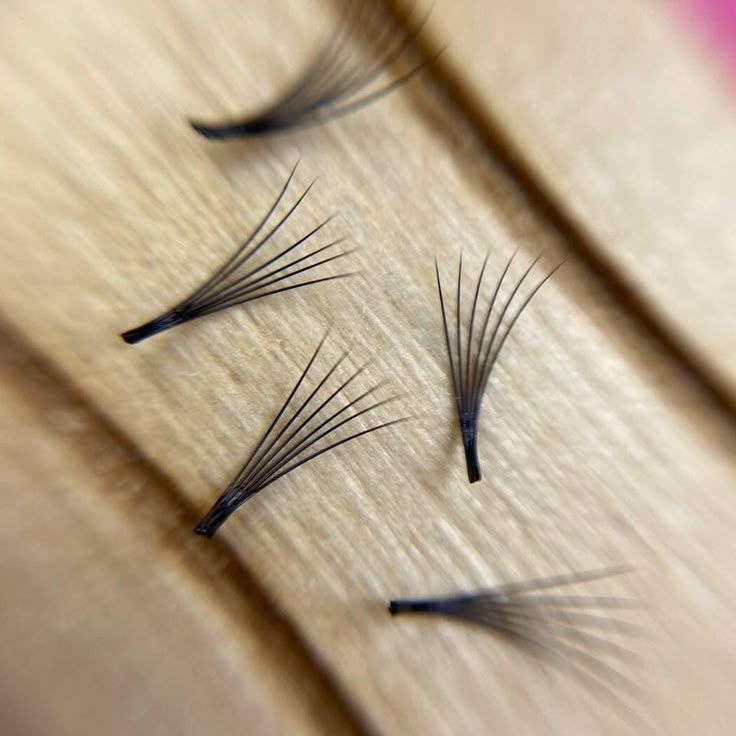 Снятие наращенных ресниц