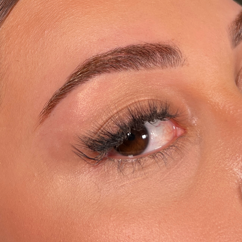 Осветление бровей