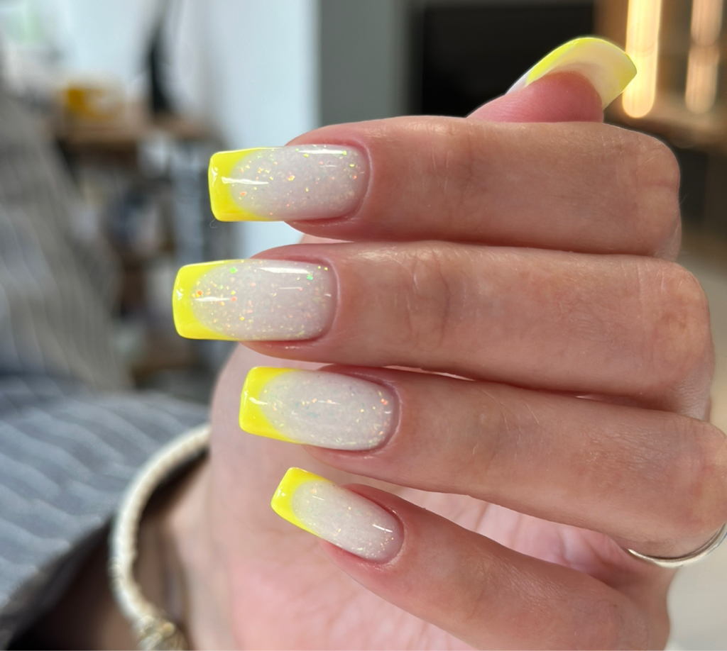 Маникюр + исправление архитектуры + покрытие гель лак + дизайн: френч/ обратный френч/ лунки/ втирка/ растяжка блестками, (снятие входит в стоимость)