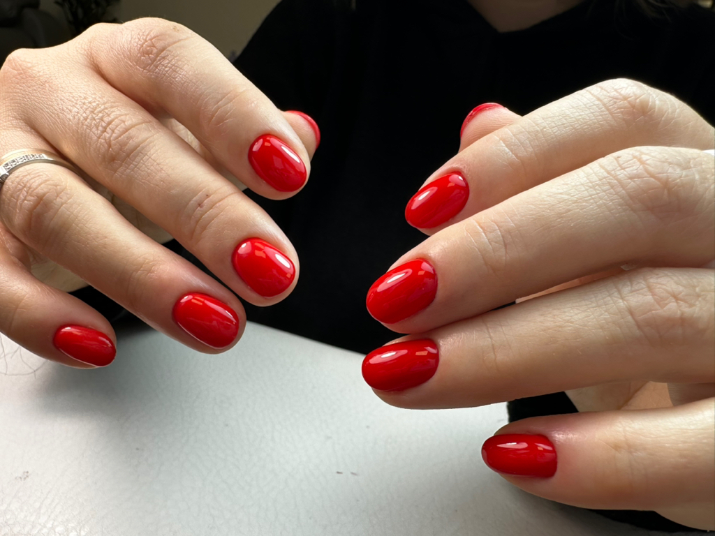 Маникюр с покрытием гель-лак + цвет (снятие входит в стоимость)