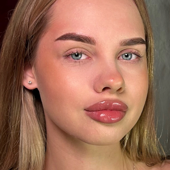 Оформление окрашивание бровей