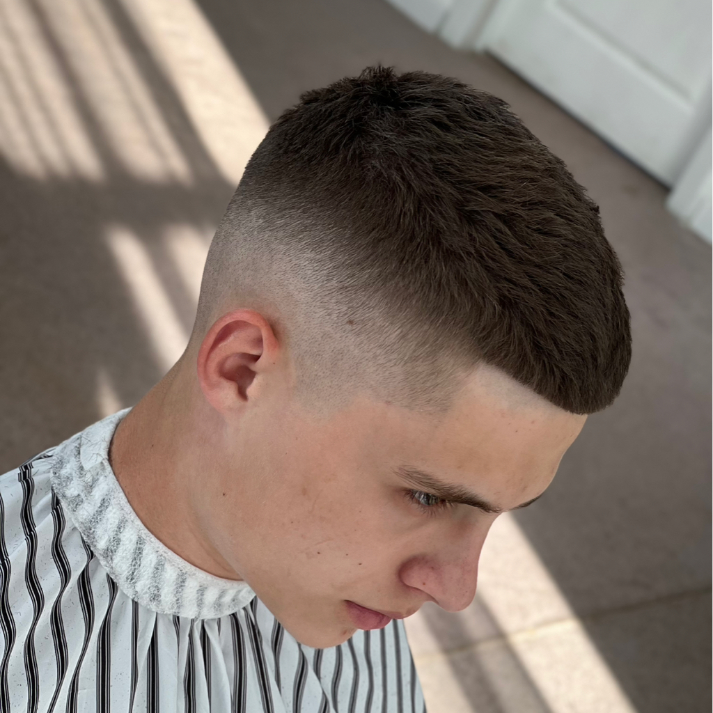 Стрижка + ваксинг у барбера