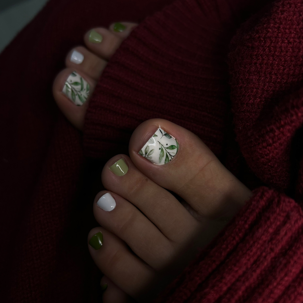 аппаратный педикюр + покрытие плёнками