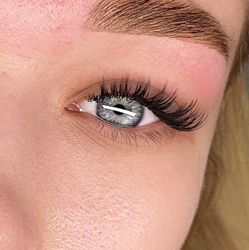 WOW Мокрый эффект - 4500₽ Густота ресниц 3-4D