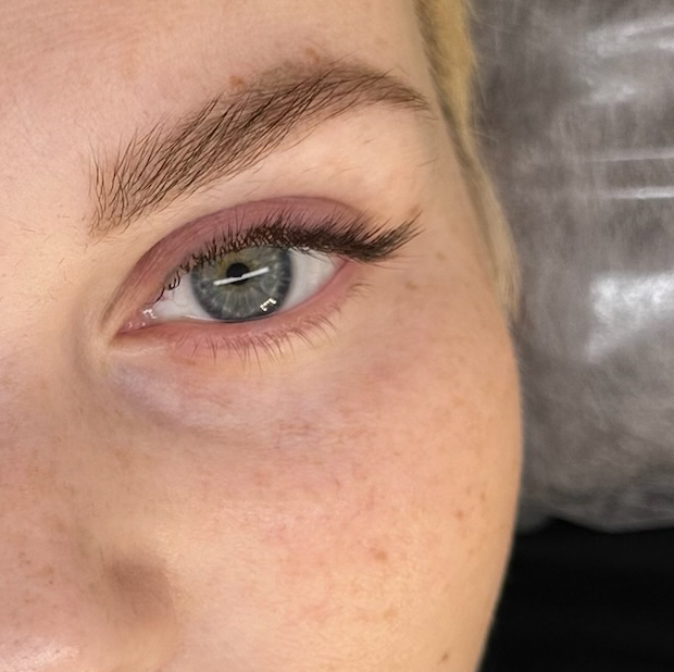 Ресницы Уголки с растушевкой - 2900₽
(Уголки 1/2+заполнение через 1-2 ресницы до вн. уголка)