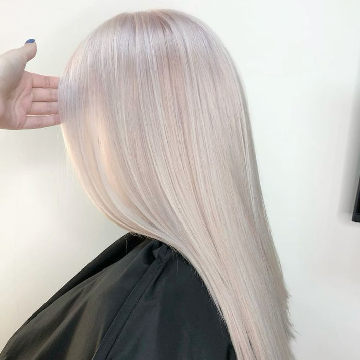 Блондирование корней  на средние волос