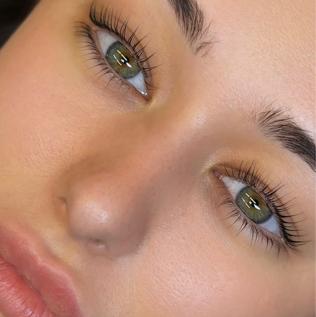 ламинирование и окрашивание ресниц