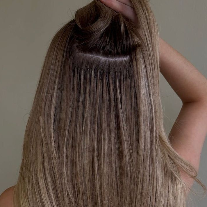 Окрашивание корней наращенных волос в 1 тон на длинные (работа)