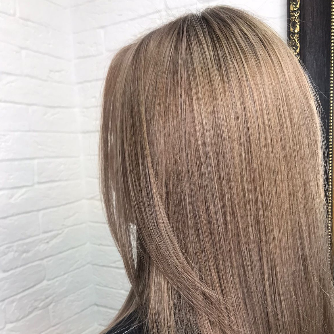 Окрашивание корней (волосы более 40 см) 1 тон + стрижка