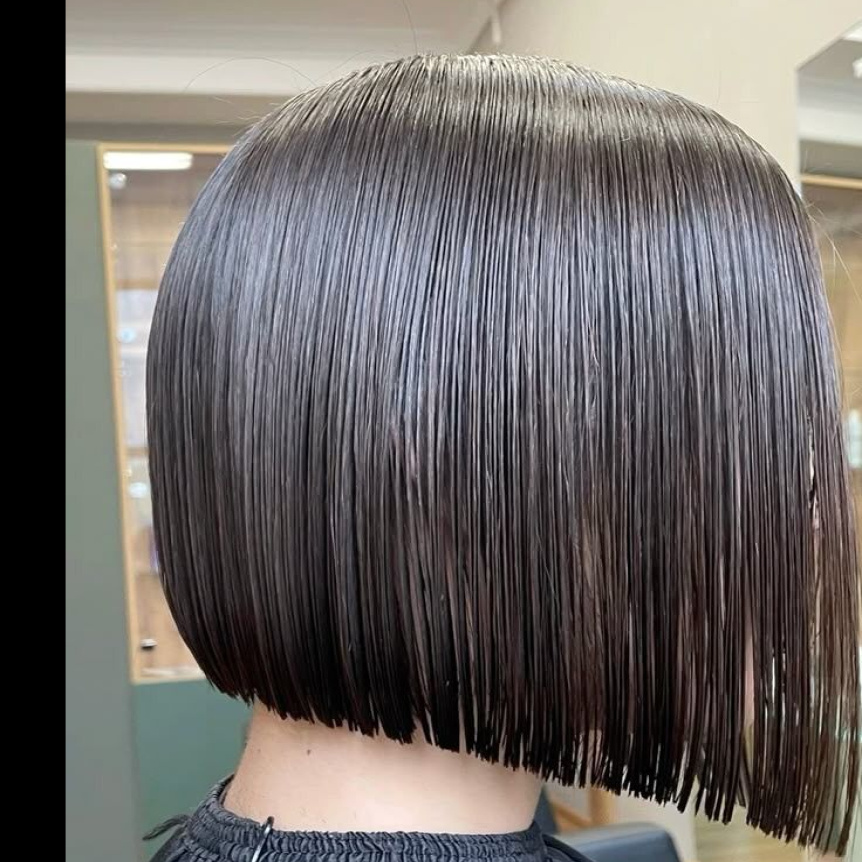 Стрижка  женская каре (ровные линии ,на удлинение, под утюжок