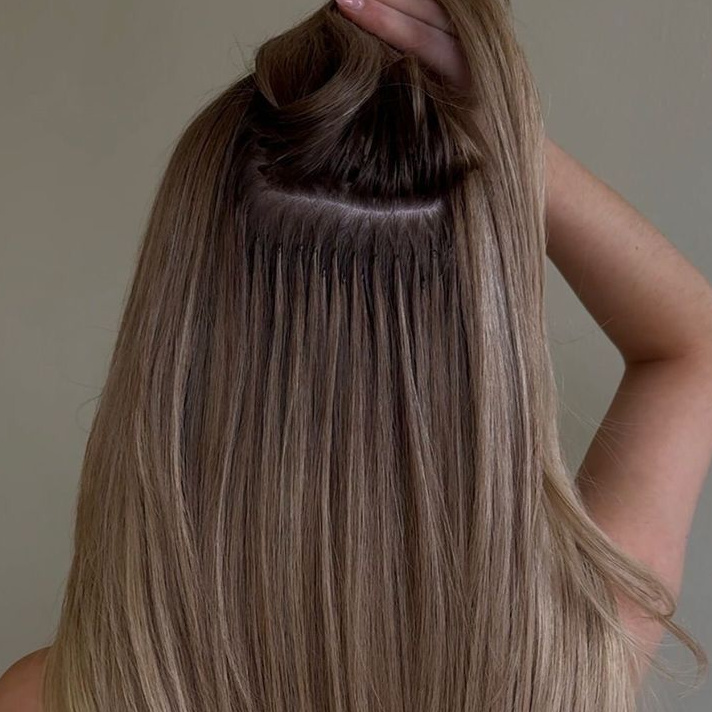 Окрашивание корней наращенных волос в  1 тон на среднюю длину (работа)