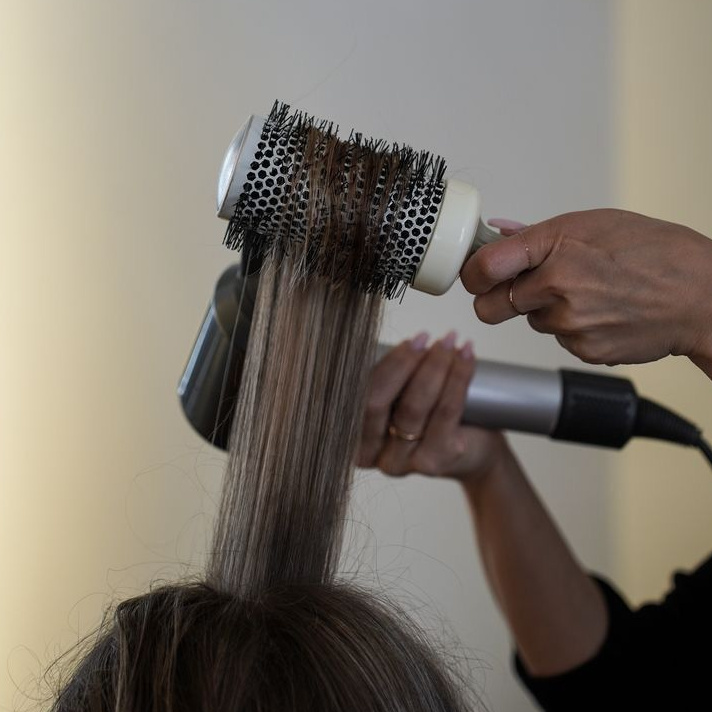 Укладка феном с применением утюжка Короткие волосы