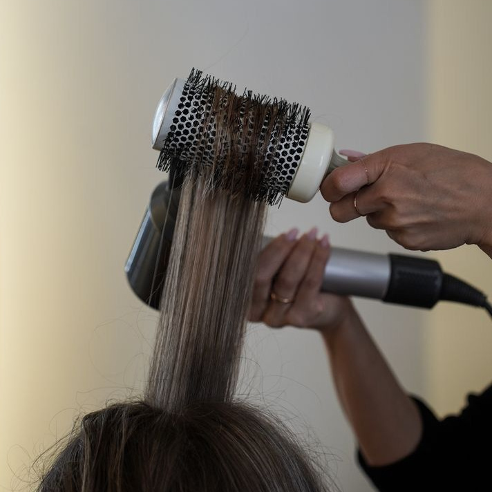 Укладка феном с применением утюжка Длинные волосы