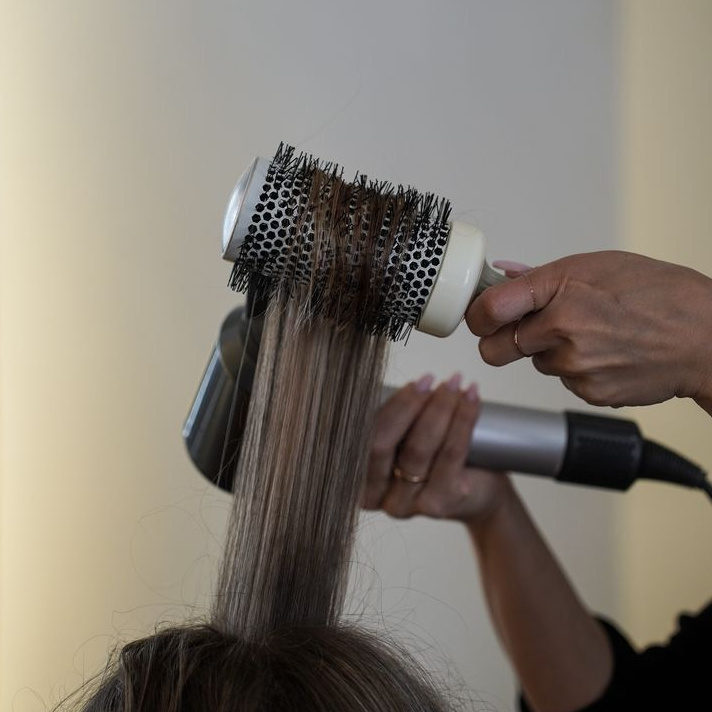 Укладка феном Короткие волосы (мытьё + сушка по форме)