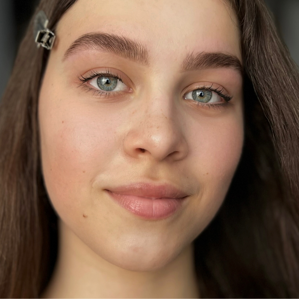 Окрашивание бровей