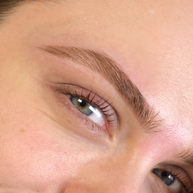 Коррекция бровей