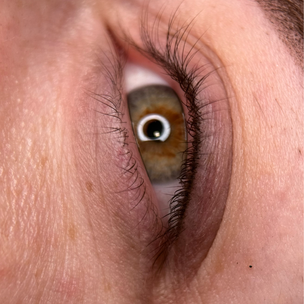 Татуаж межресничка