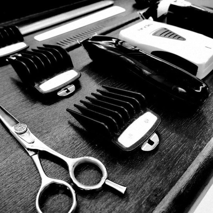 Стрижка бровей