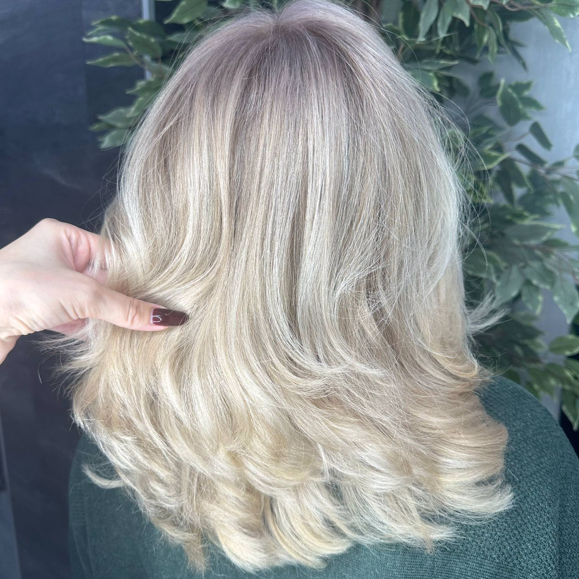 Микро прикорневое на волосы более 40 см (работа, не входит материал и тонирование)