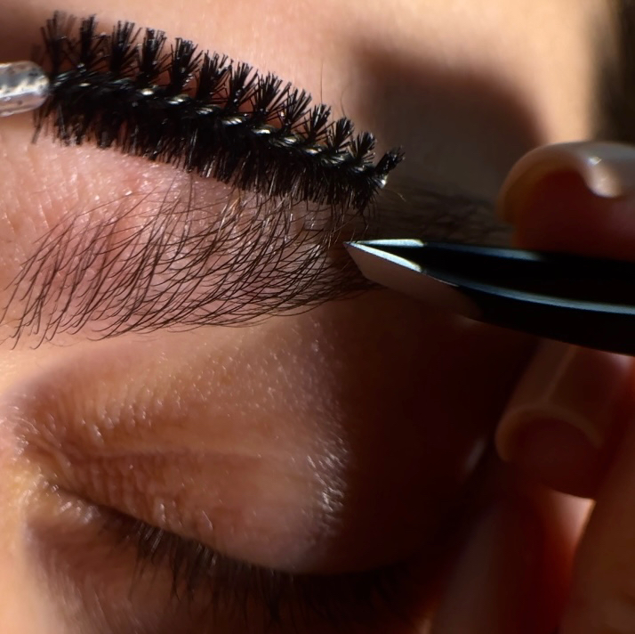 Коррекция бровей + Прореживание бровей