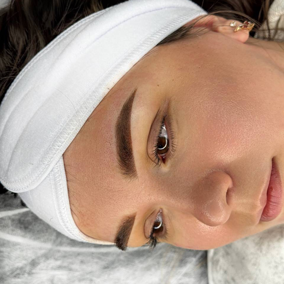 Перманентный макияж бровей