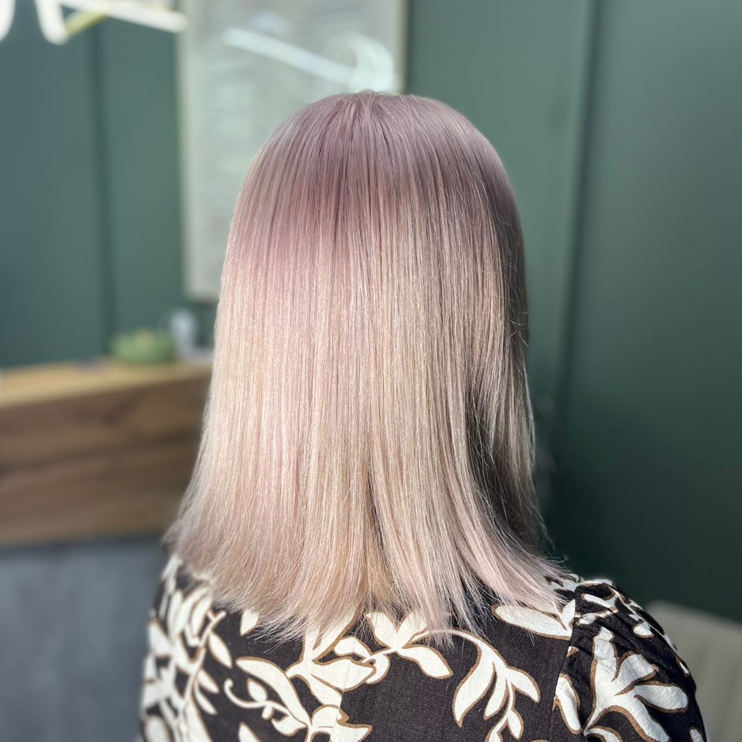 Окрашивание в один тон (средняя длина волос)