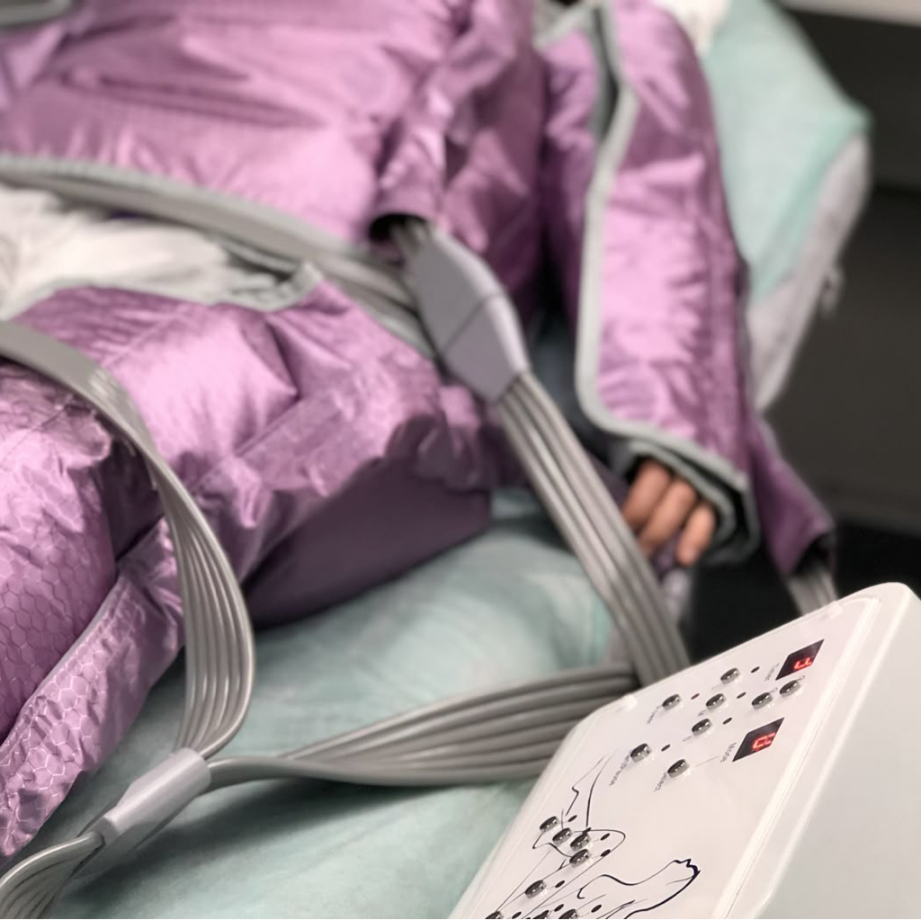 Аппаратный сет (в абонементе)Входит: Вибрационный АЦ массаж Кавитация Вакуумный массаж Прессотерапия Обертывание