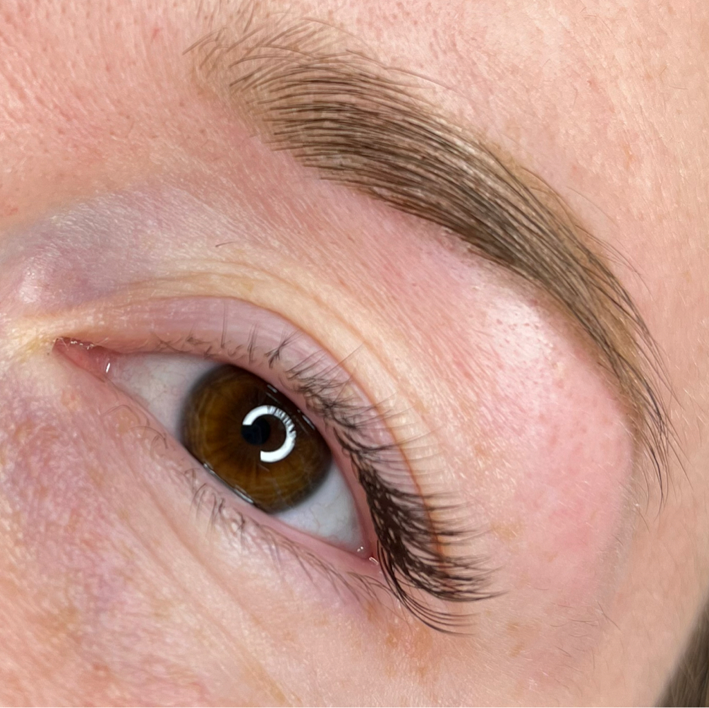 Наращивание ресниц уголки (аллерготест)