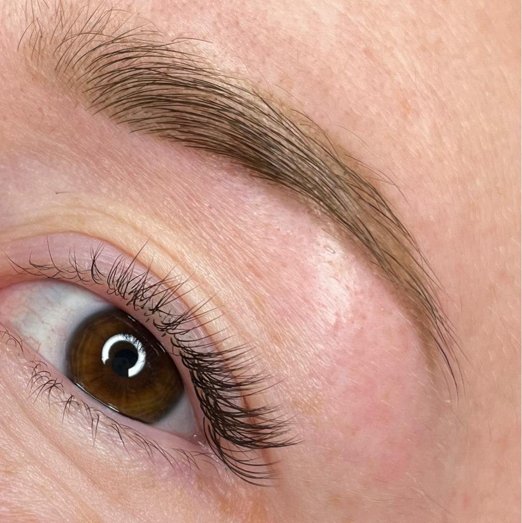 Коррекция бровей