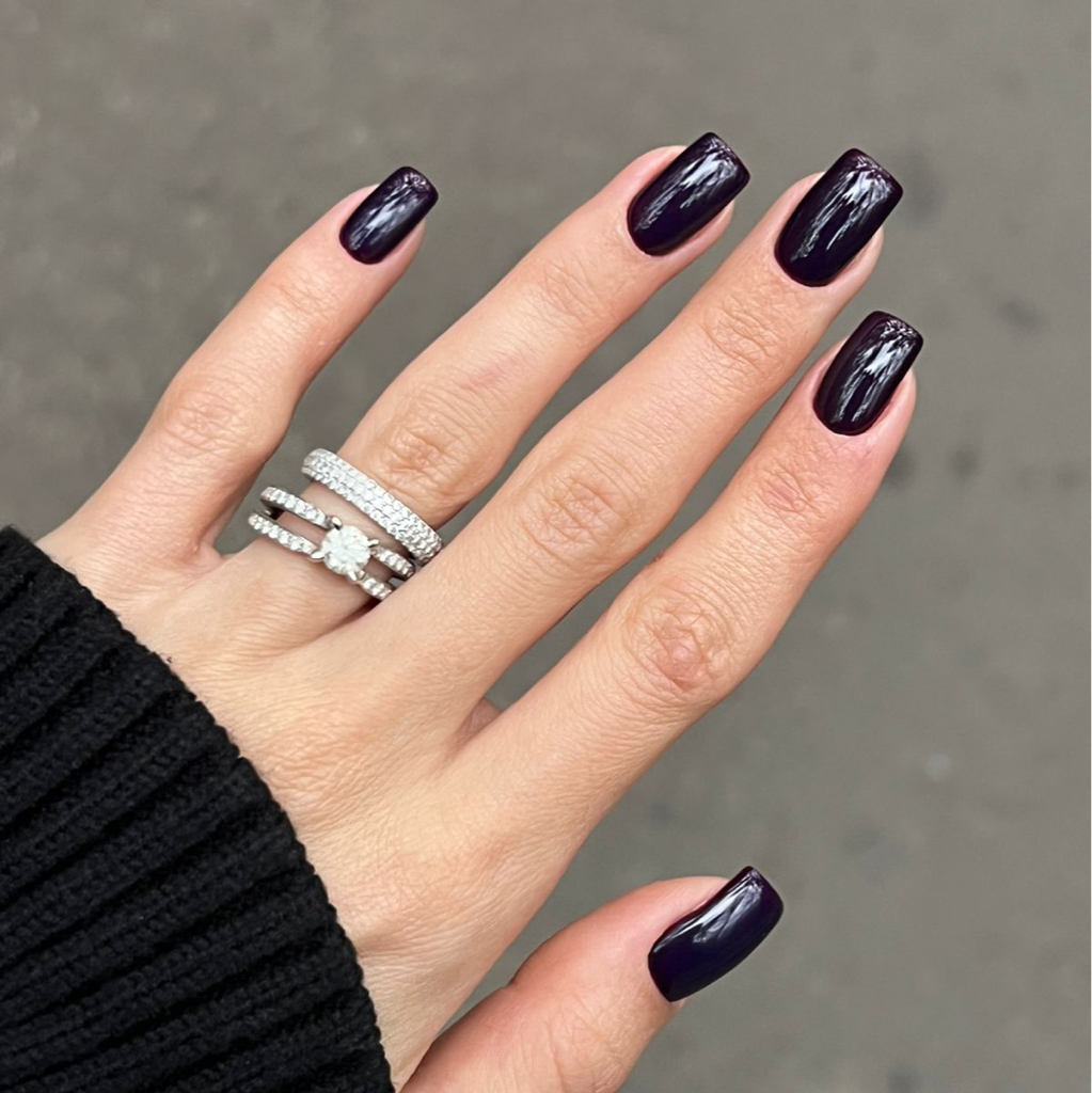 Наращивание на верхние формы  (Комбинированный маникюр /однотонное покрытие входит в стоимость )