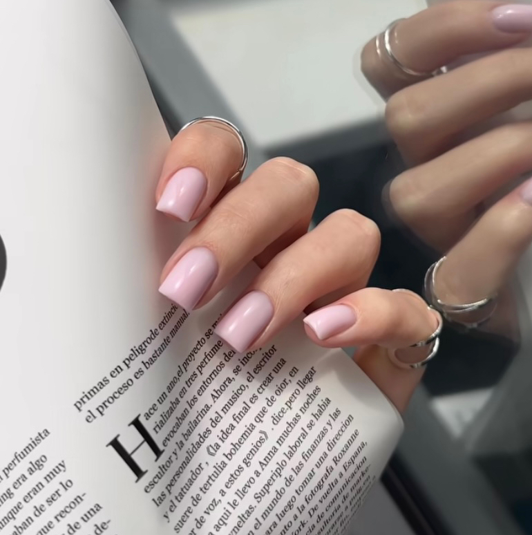 Маникюр с покрытием гель-лак + укрепление + легкий дизайн